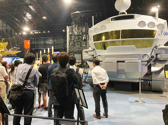 展示館スペースドーム　見学風景